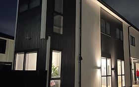 5 Bedroom House At The Heart Of Auckland Airport